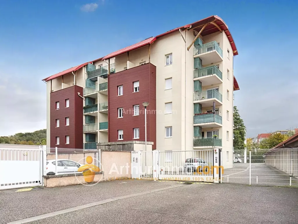 Achat appartement à vendre 2 pièces 50 m² - Bourgoin-Jallieu