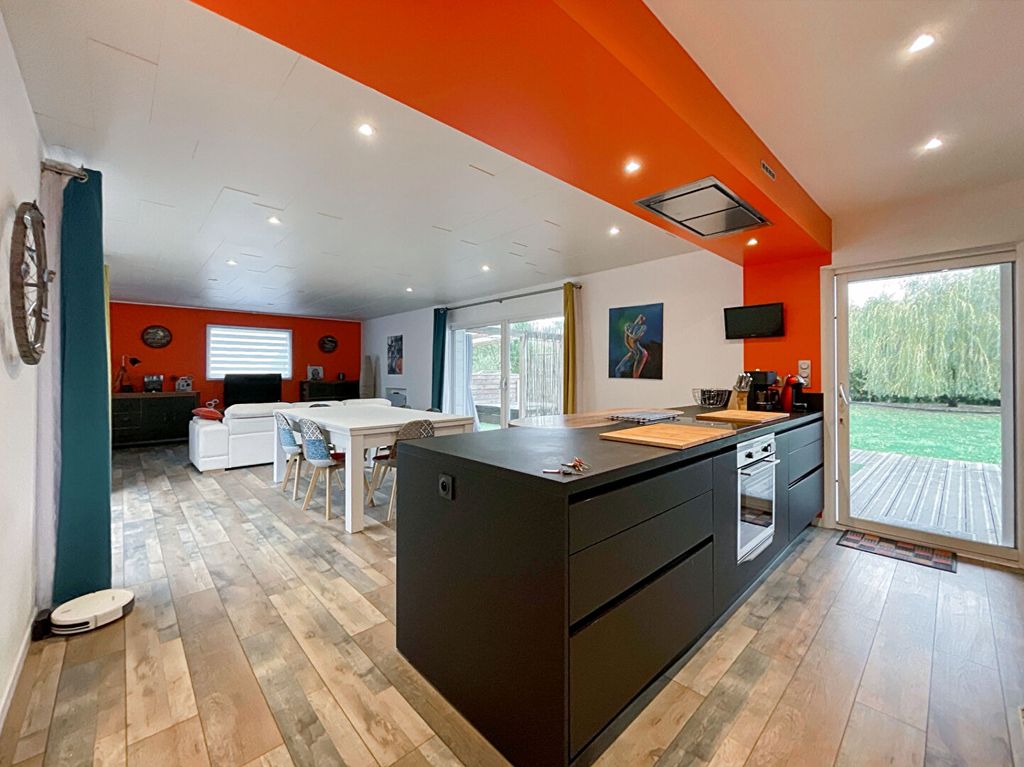 Achat maison à vendre 5 chambres 142 m² - Saint-Jean-de-Monts