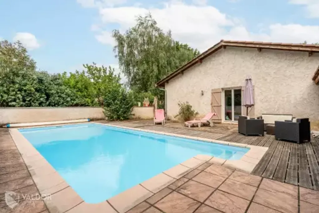 Achat maison à vendre 4 chambres 157 m² - Montmerle-sur-Saône