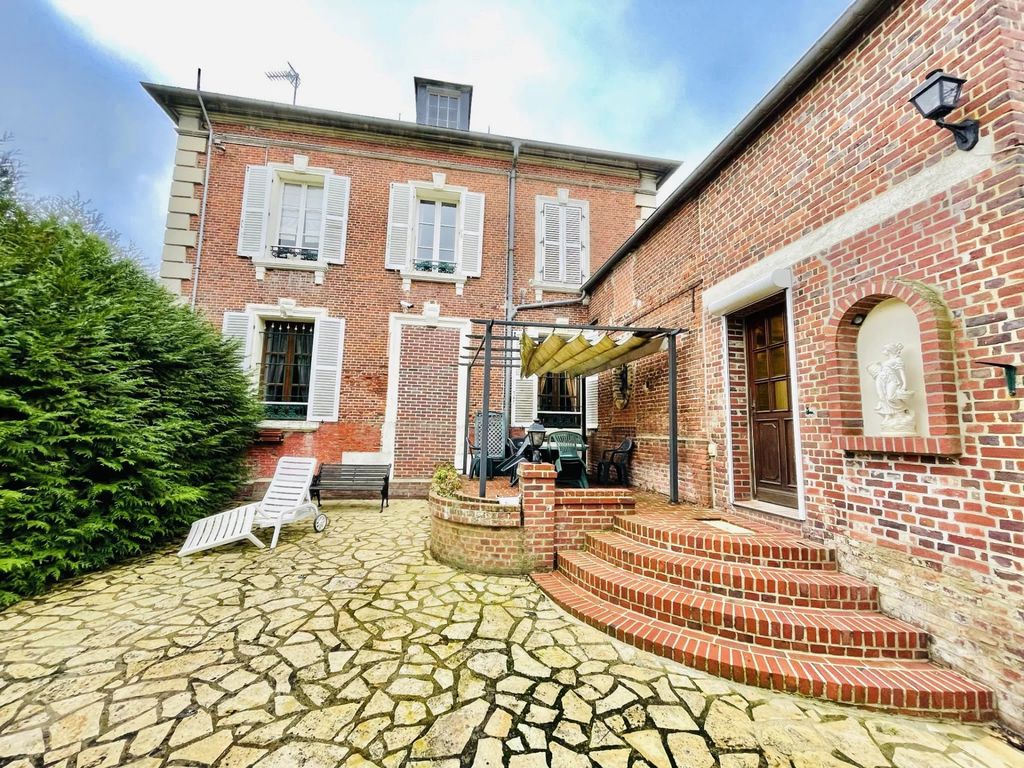 Achat maison à vendre 4 chambres 207 m² - Saint-Just-en-Chaussée