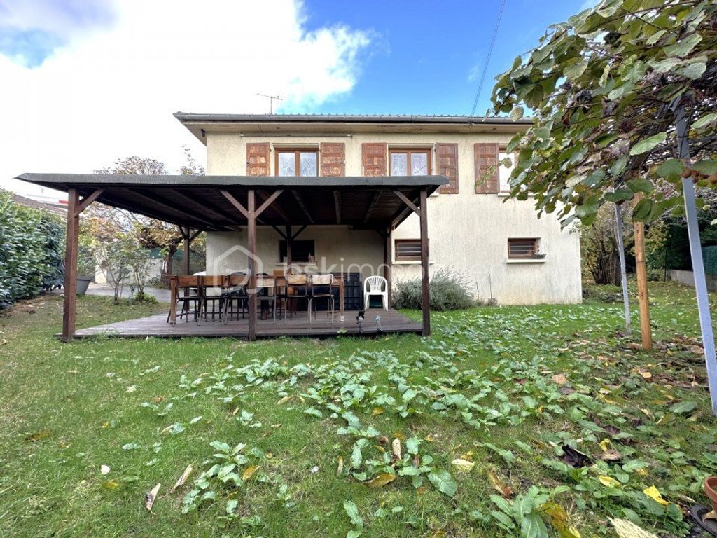 Achat maison à vendre 3 chambres 70 m² - Chambéry