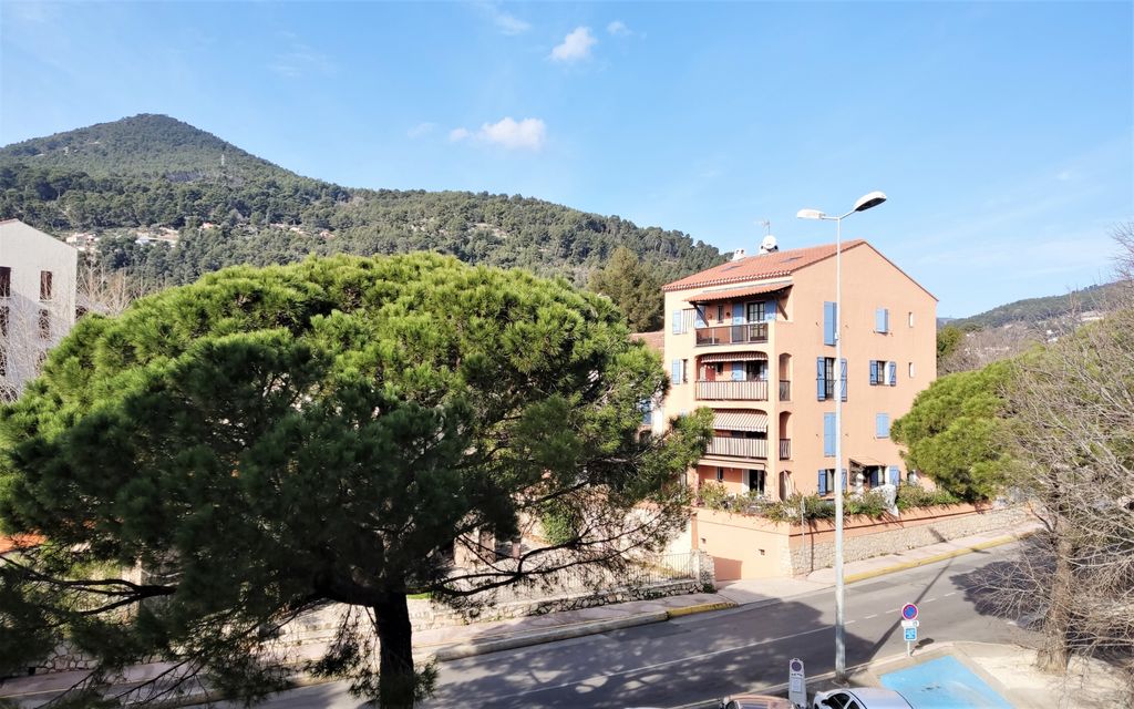 Achat maison à vendre 2 chambres 95 m² - La Valette-du-Var