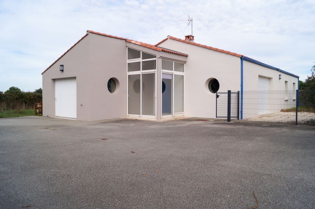 Achat maison à vendre 3 chambres 88 m² - Jard-sur-Mer