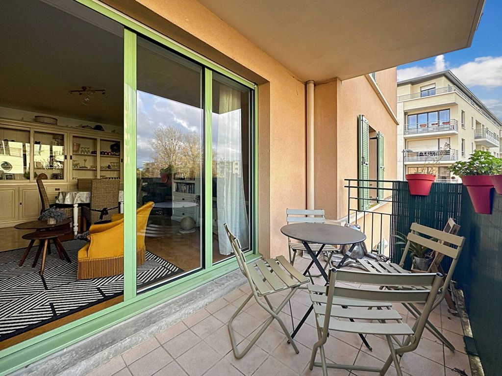 Achat appartement à vendre 3 pièces 63 m² - Saint-Cyr-l'École