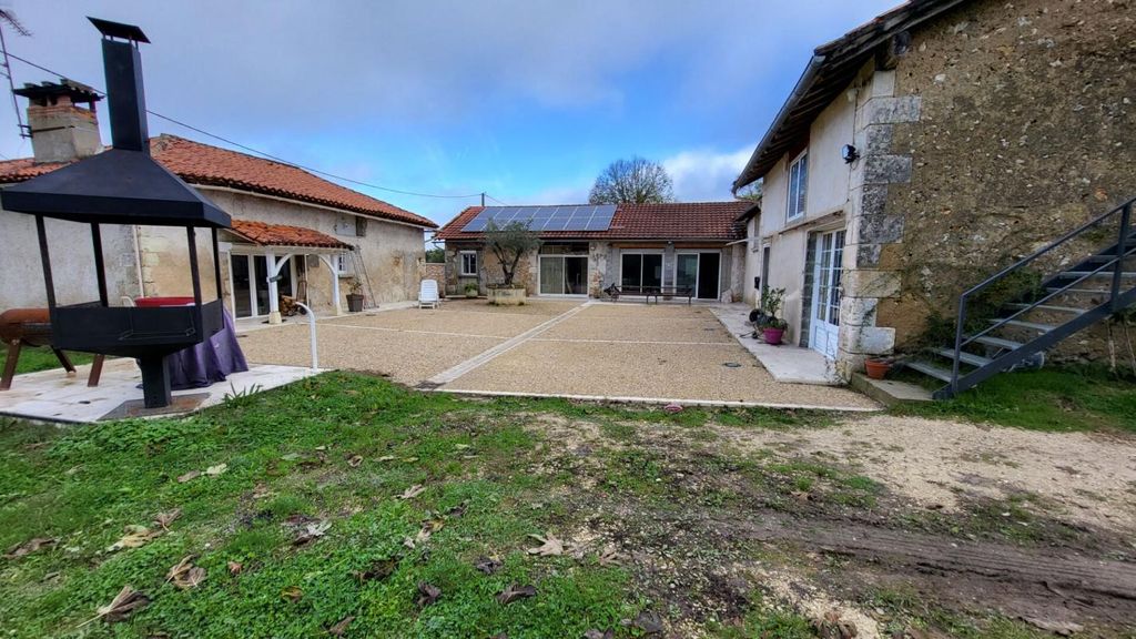 Achat maison à vendre 5 chambres 215 m² - Saint-Astier