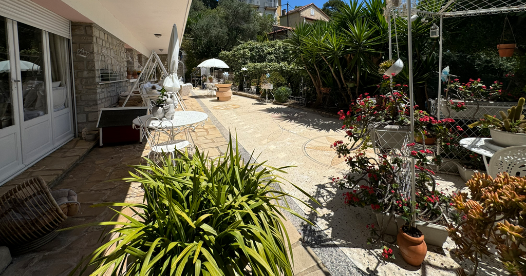 Achat maison à vendre 5 chambres 208 m² - Toulon