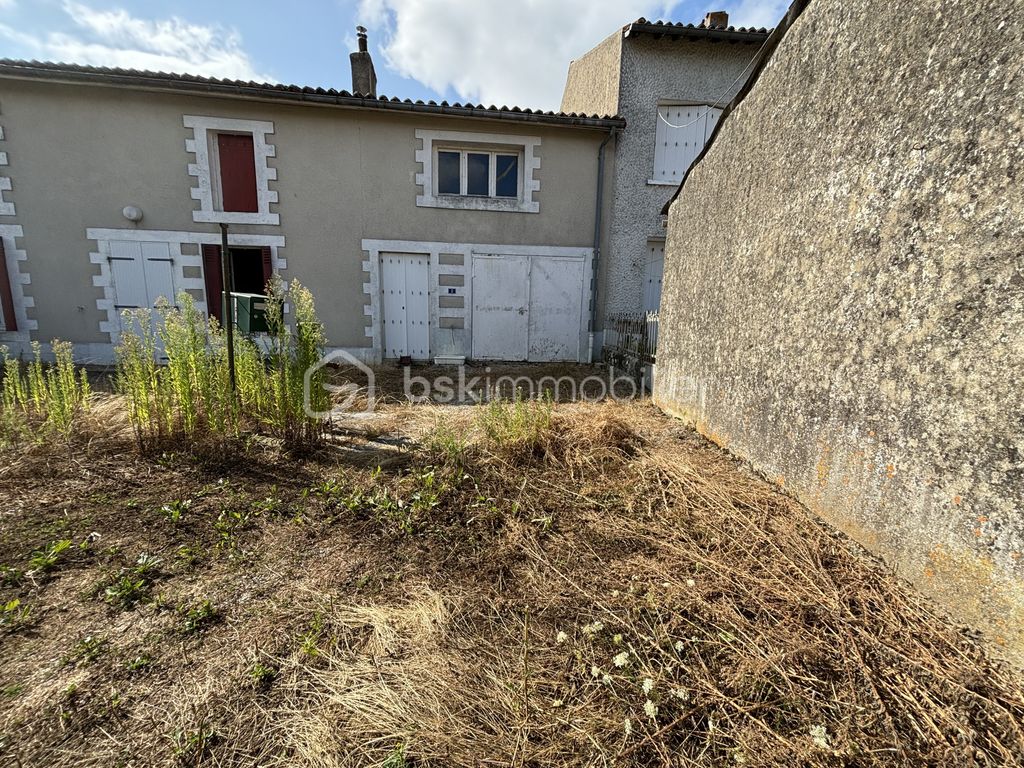 Achat maison à vendre 2 chambres 102 m² - Vasles