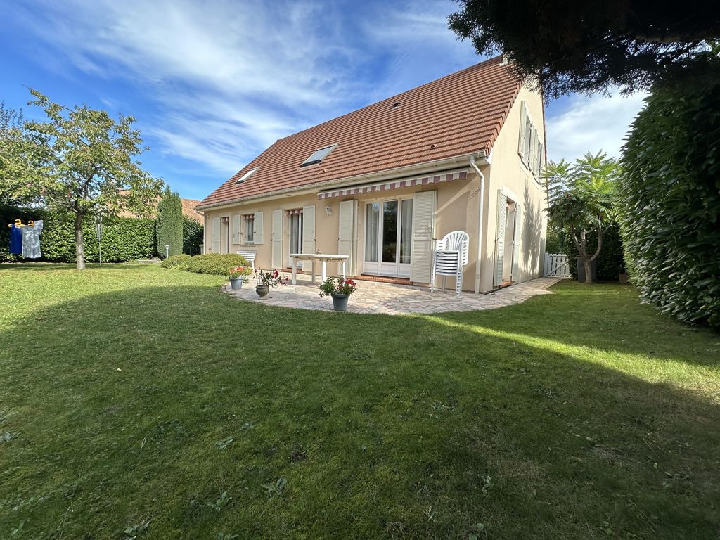 Achat maison à vendre 5 chambres 156 m² - Santeny