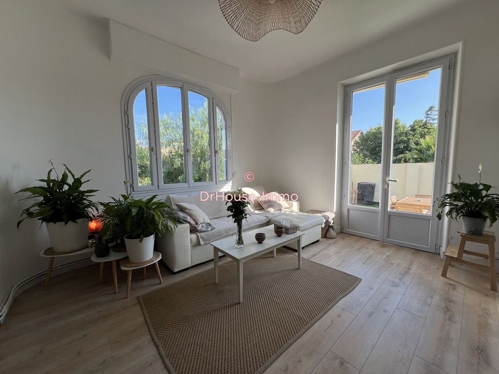 Achat maison à vendre 5 chambres 182 m² - La Ciotat