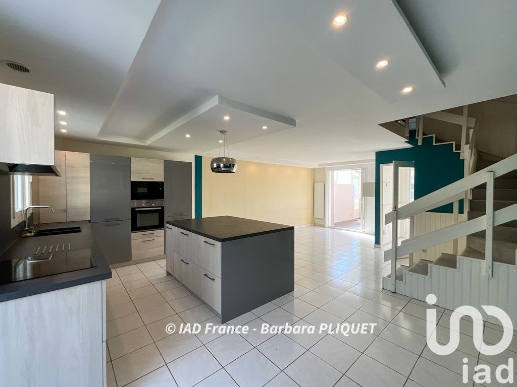 Achat maison à vendre 4 chambres 105 m² - Montigny-le-Bretonneux