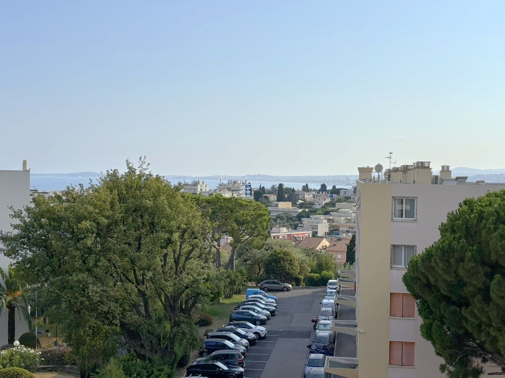 Achat appartement à vendre 3 pièces 70 m² - Cagnes-sur-Mer