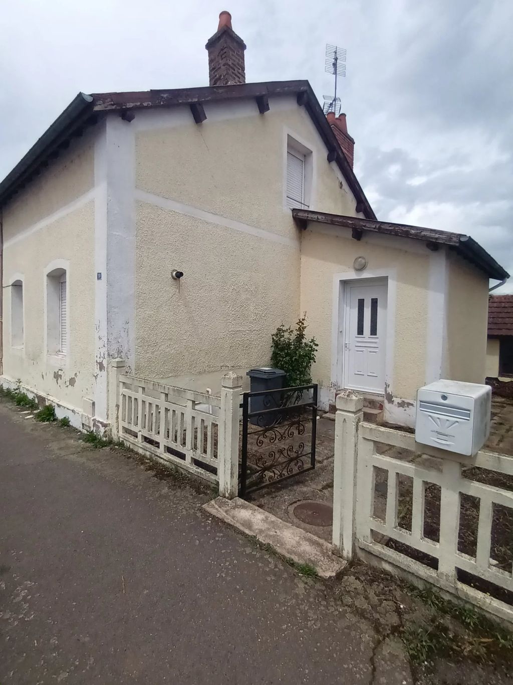 Achat maison à vendre 2 chambres 62 m² - Montceau-les-Mines