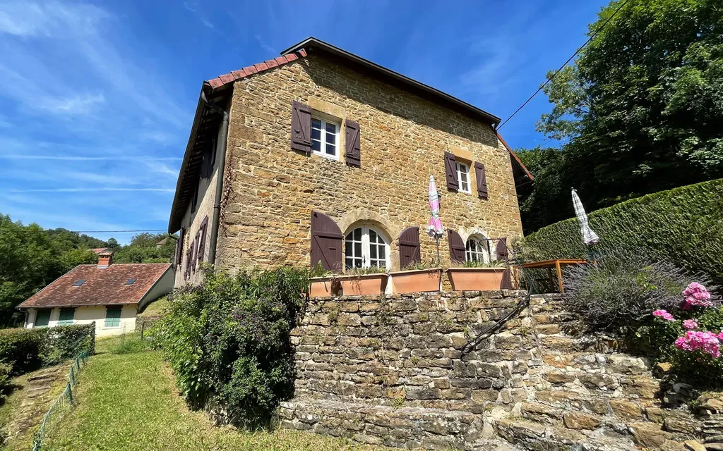 Achat maison à vendre 7 chambres 300 m² - Arbois