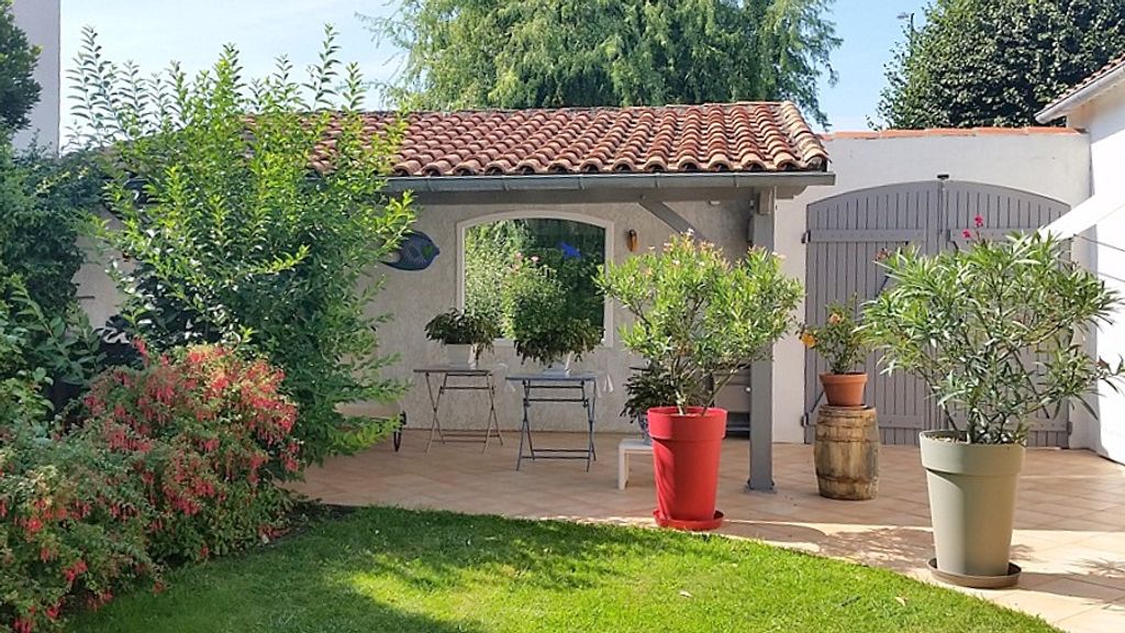 Achat maison à vendre 4 chambres 236 m² - La Rochelle