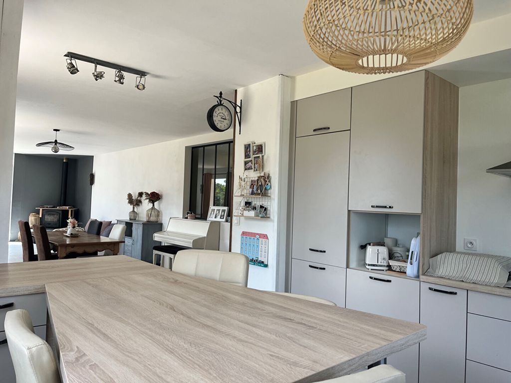 Achat maison à vendre 6 chambres 165 m² - Bourg-des-Comptes