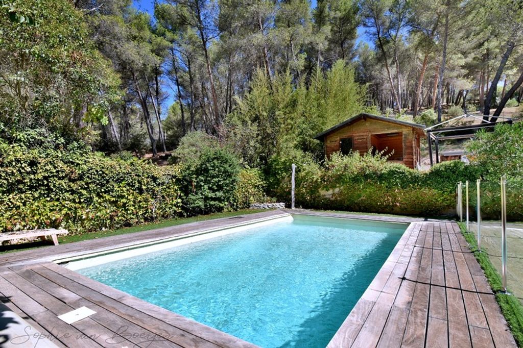 Achat maison à vendre 6 chambres 226 m² - Aix-en-Provence