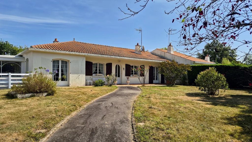 Achat maison à vendre 3 chambres 116 m² - Poiroux