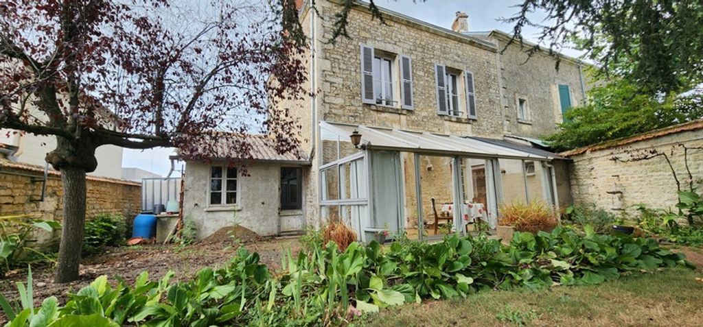 Achat maison à vendre 4 chambres 110 m² - Fontenay-le-Comte