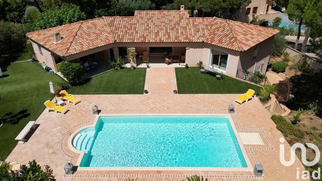 Achat maison à vendre 4 chambres 215 m² - Sainte-Maxime