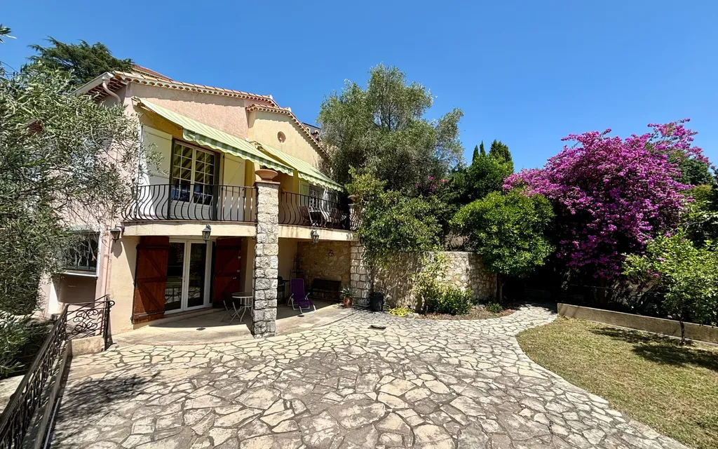 Achat maison à vendre 3 chambres 137 m² - Grasse