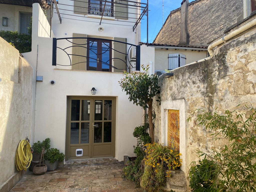 Achat maison à vendre 4 chambres 115 m² - Aigues-Mortes