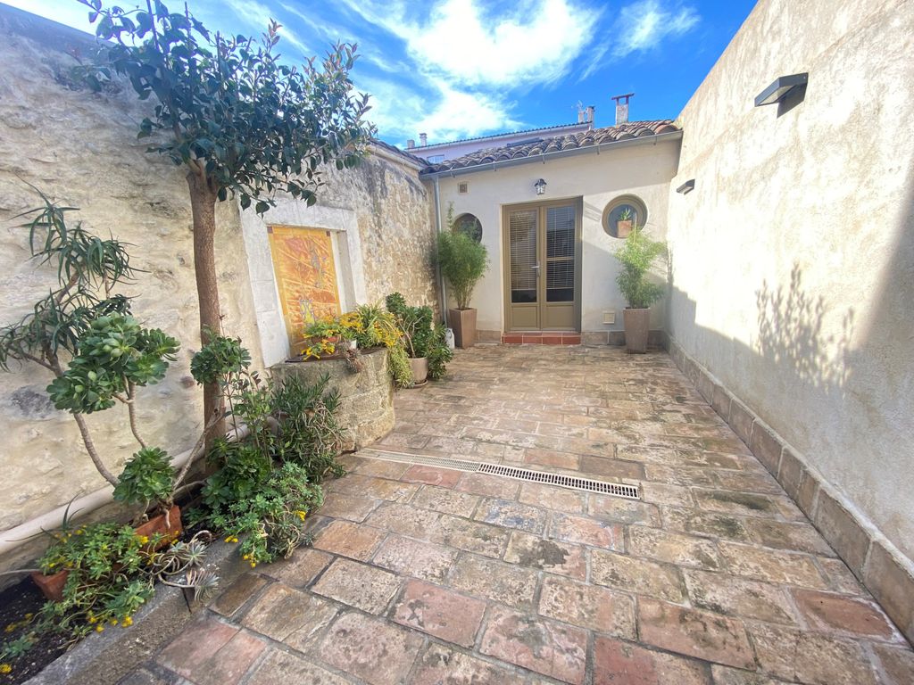 Achat maison à vendre 4 chambres 115 m² - Aigues-Mortes