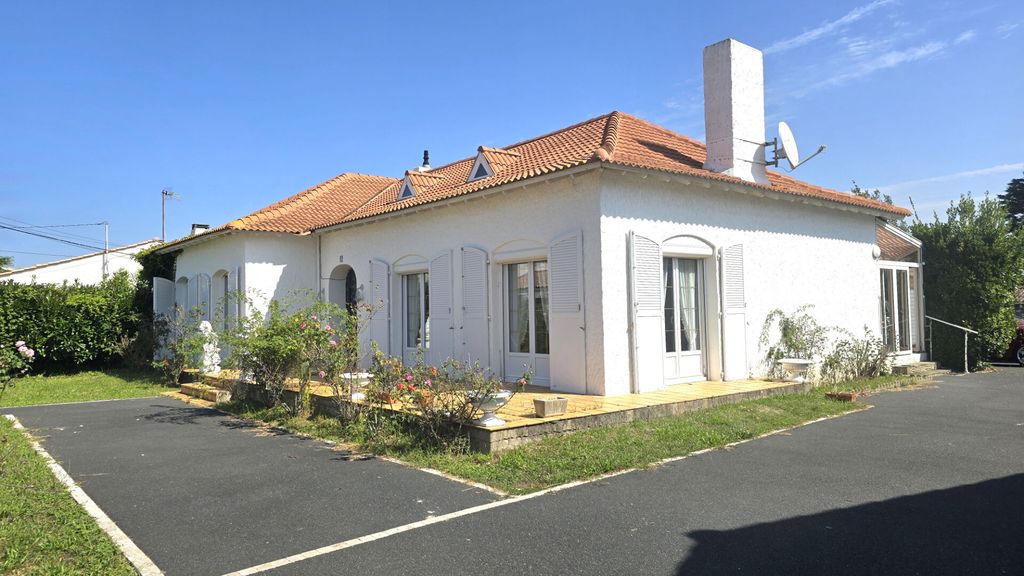 Achat maison à vendre 6 chambres 228 m² - Les Sables-d'Olonne