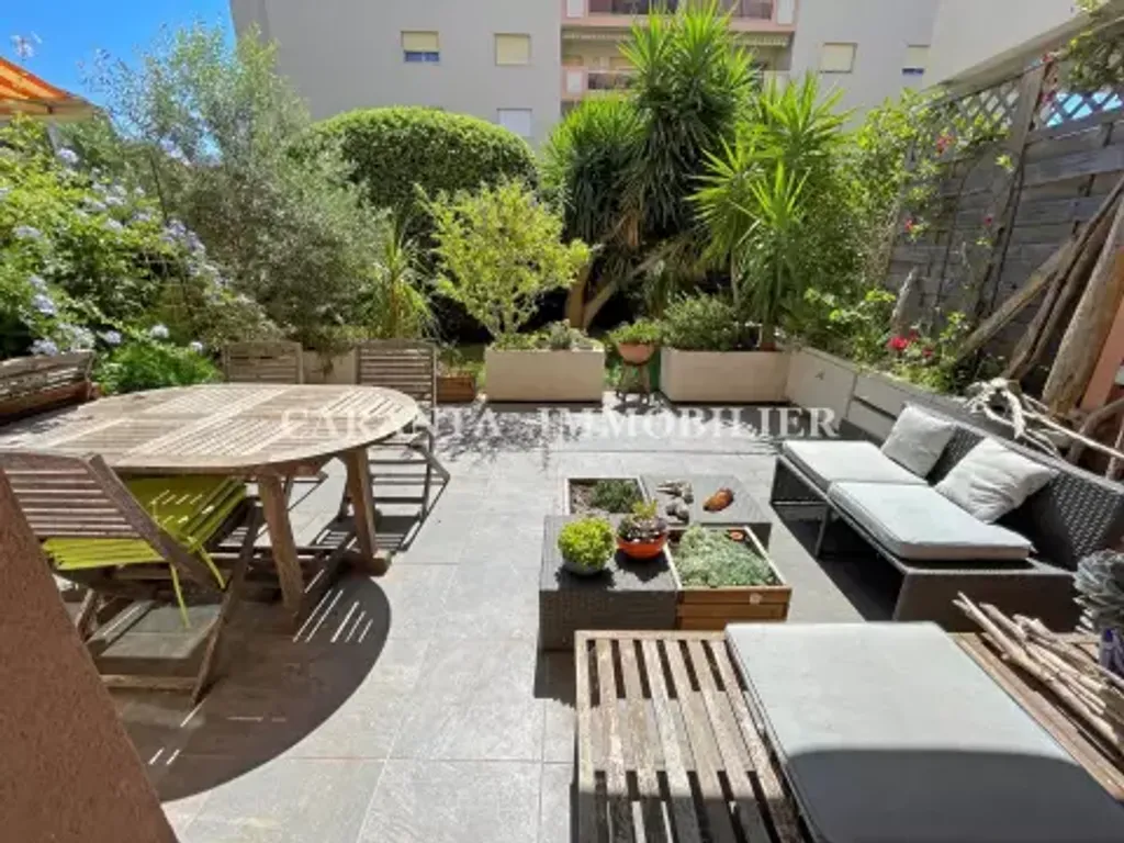 Achat appartement à vendre 5 pièces 92 m² - Sainte-Maxime