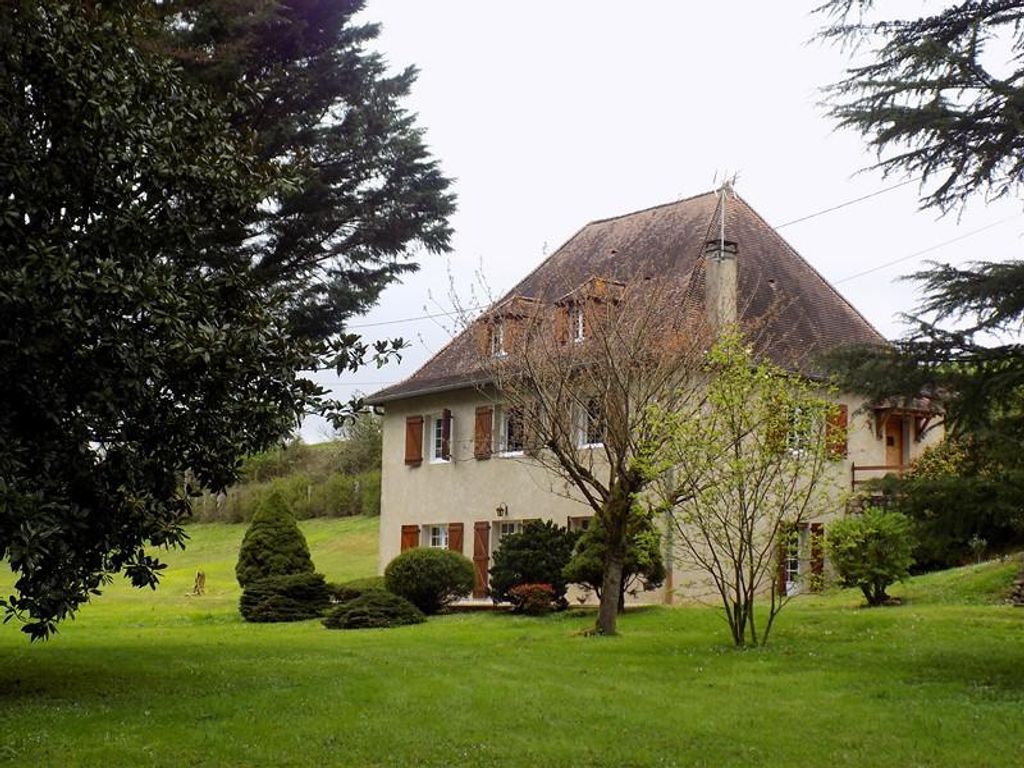 Achat maison à vendre 5 chambres 210 m² - Sauveterre-de-Béarn