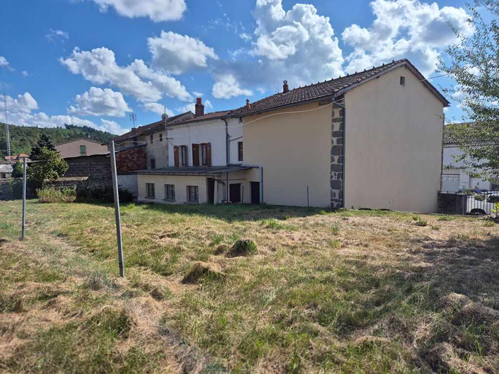 Achat maison à vendre 3 chambres 84 m² - Saint-Dier-d'Auvergne