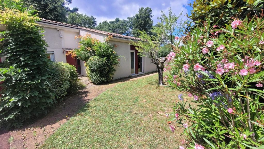 Achat maison à vendre 4 chambres 129 m² - Pessac