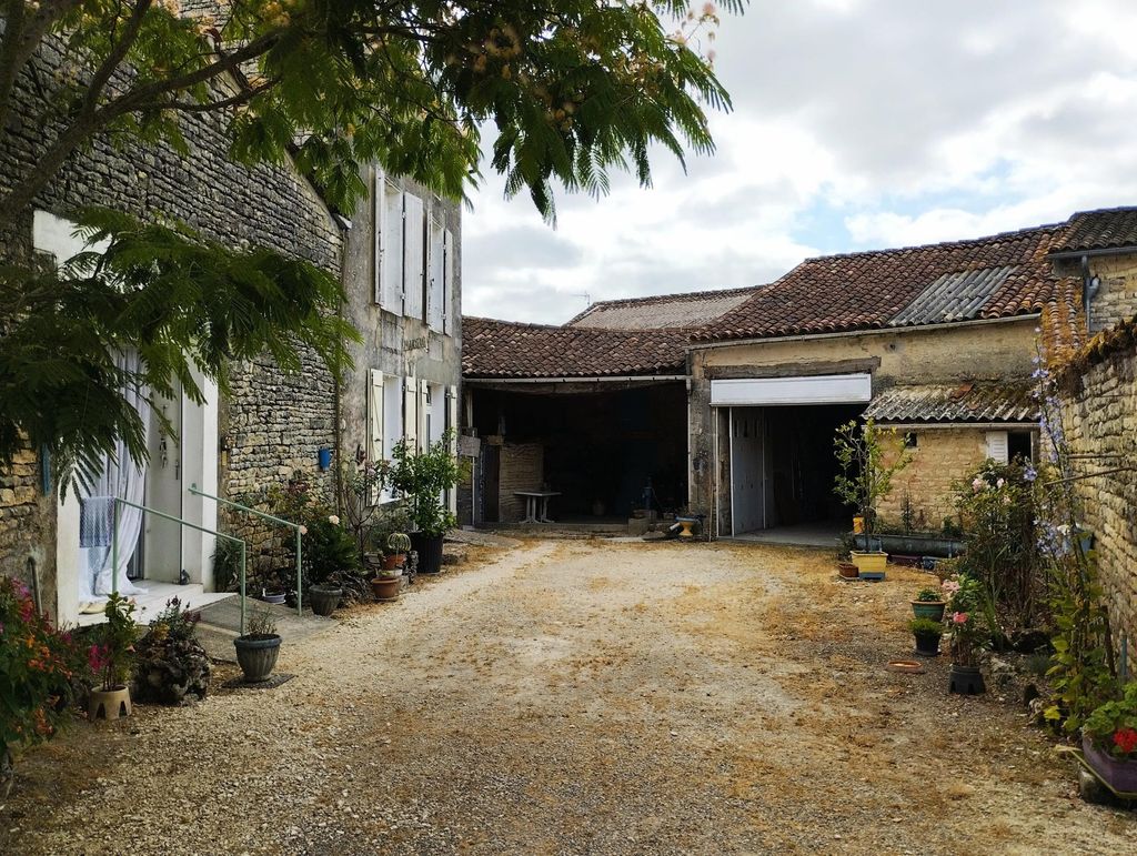 Achat maison à vendre 3 chambres 123 m² - Neuvicq-le-Château