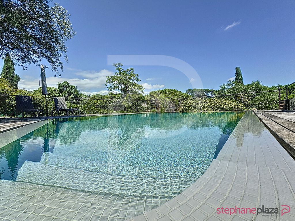 Achat maison à vendre 4 chambres 179 m² - Mougins