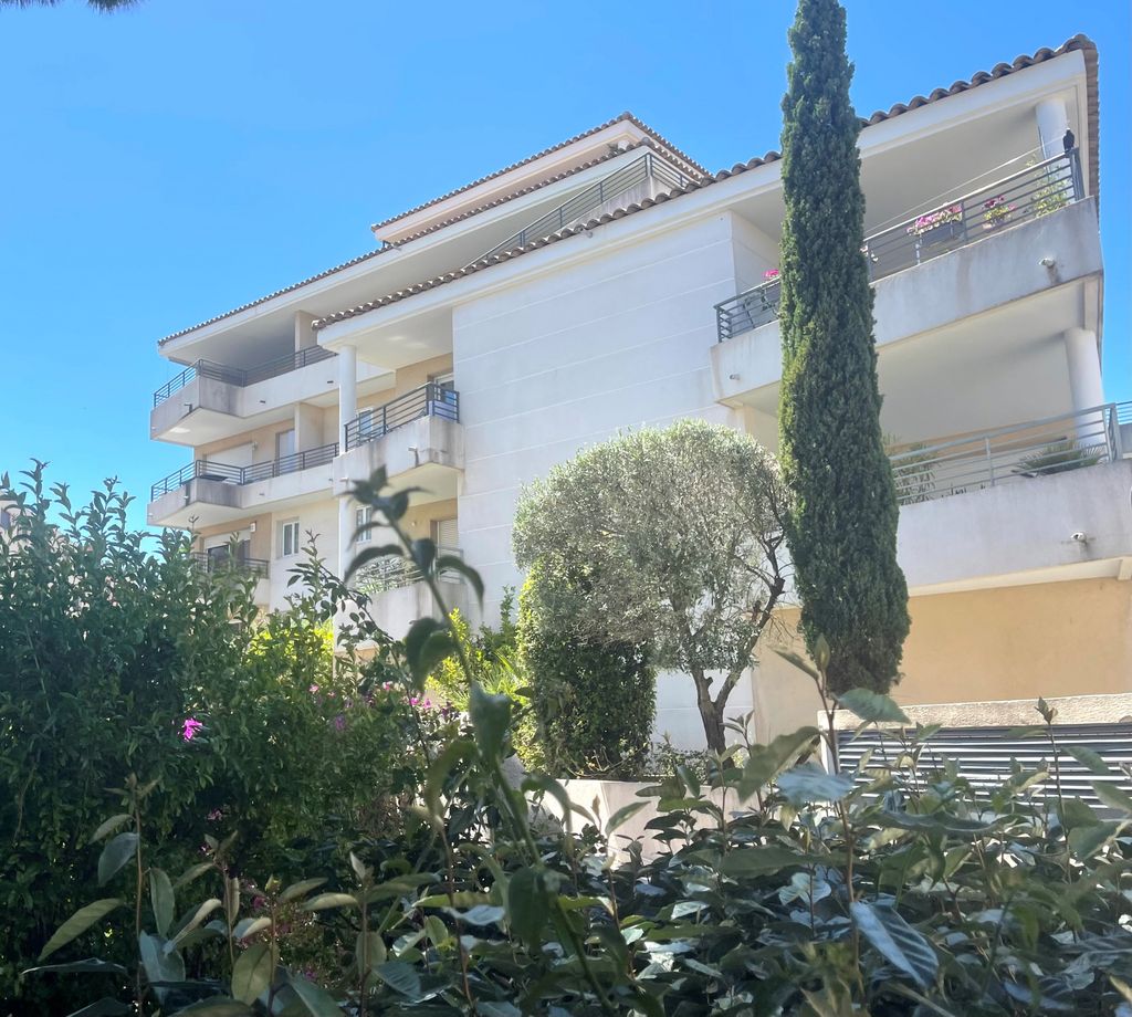 Achat appartement à vendre 4 pièces 88 m² - Cavalaire-sur-Mer