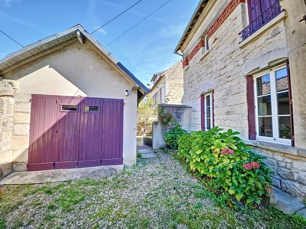 Achat maison à vendre 3 chambres 98 m² - Villeneuve-Saint-Germain