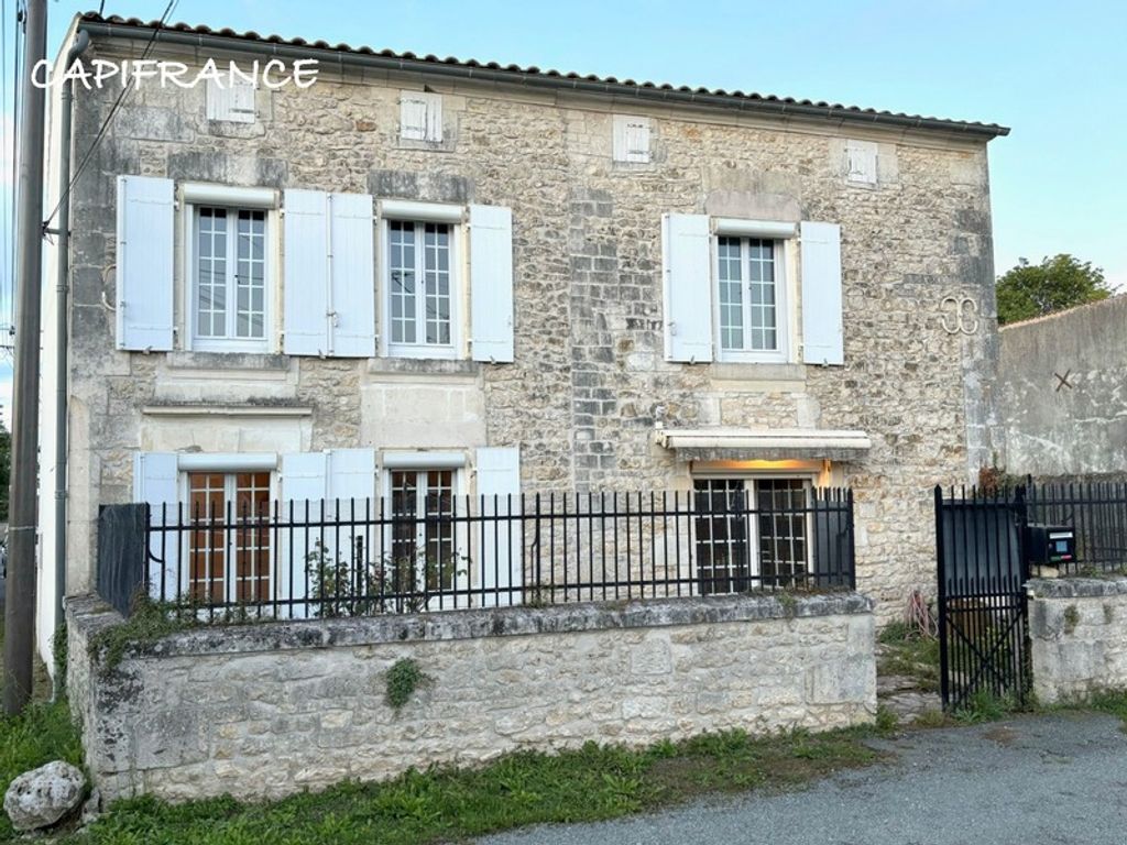 Achat maison à vendre 2 chambres 137 m² - Saint-Savinien