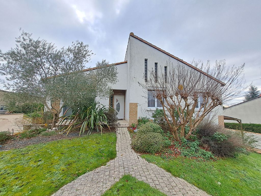 Achat maison à vendre 4 chambres 135 m² - Châtellerault