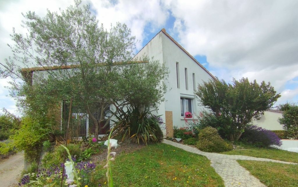 Achat maison à vendre 4 chambres 135 m² - Châtellerault