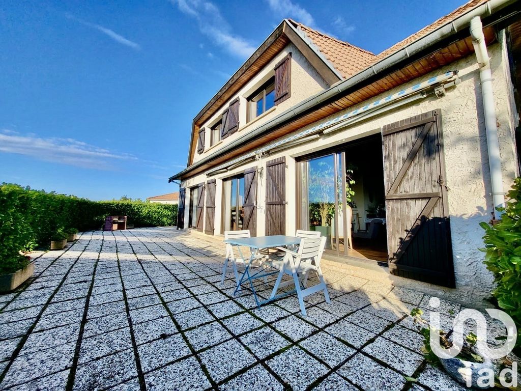 Achat maison à vendre 5 chambres 145 m² - Saint-Héand