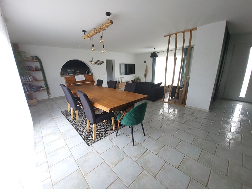 Achat maison à vendre 5 chambres 167 m² - Saint-Christophe