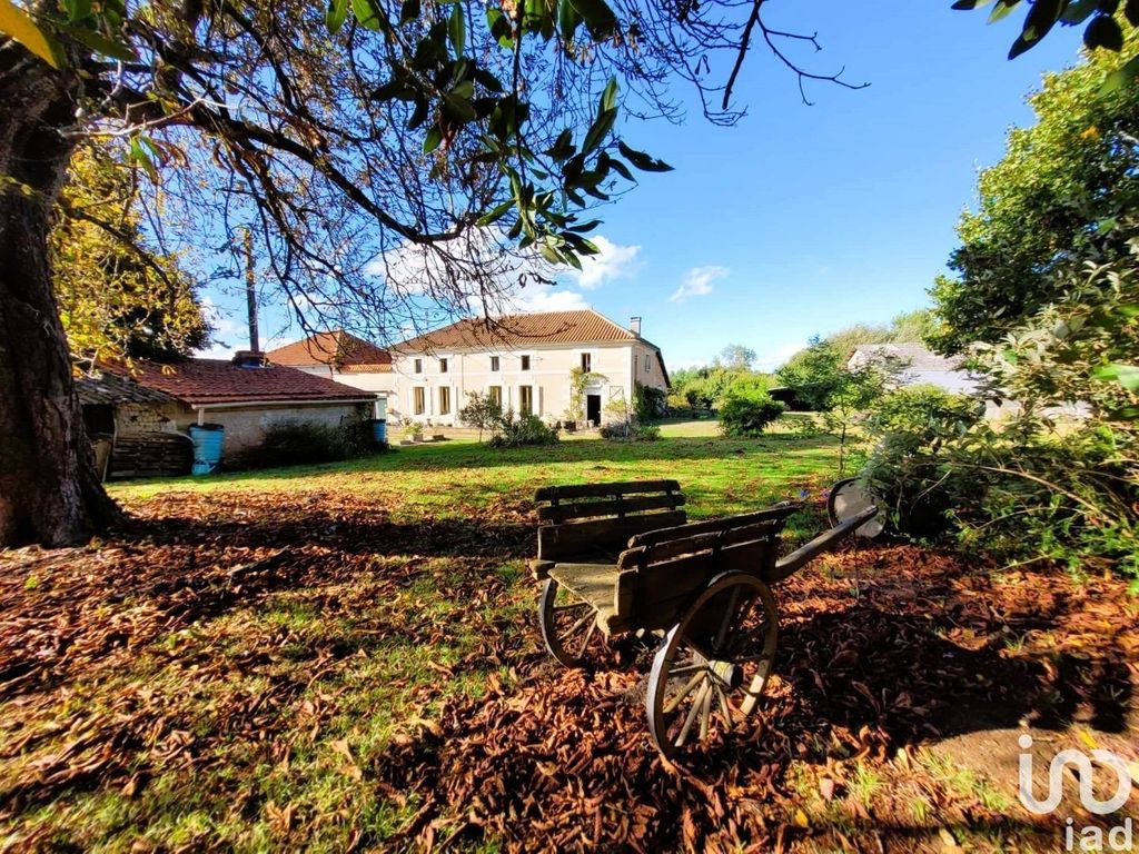 Achat maison à vendre 6 chambres 387 m² - Saint-Bonnet-sur-Gironde