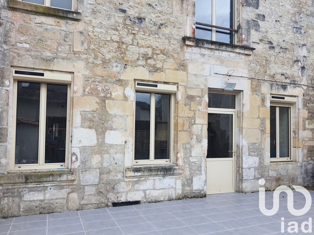 Achat maison à vendre 5 chambres 160 m² - Saint-Jean-d'Angély