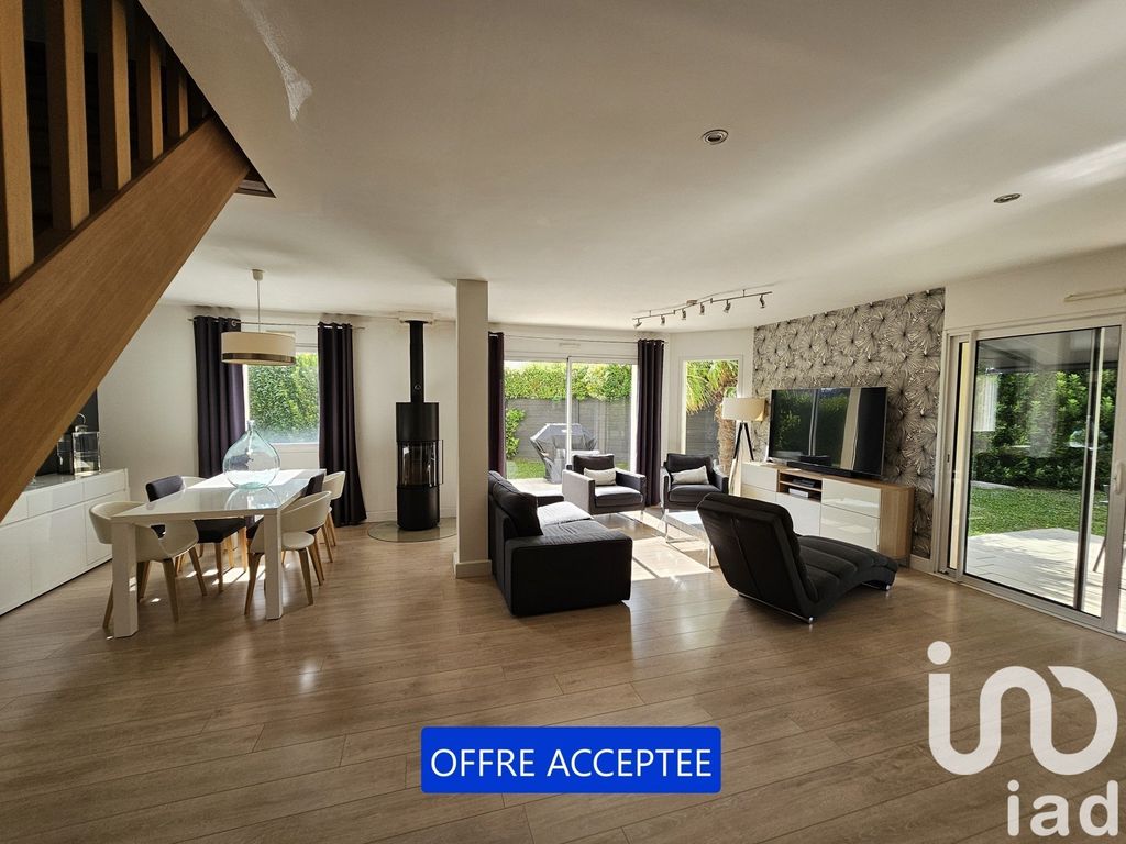 Achat maison à vendre 4 chambres 133 m² - Bourg-des-Comptes