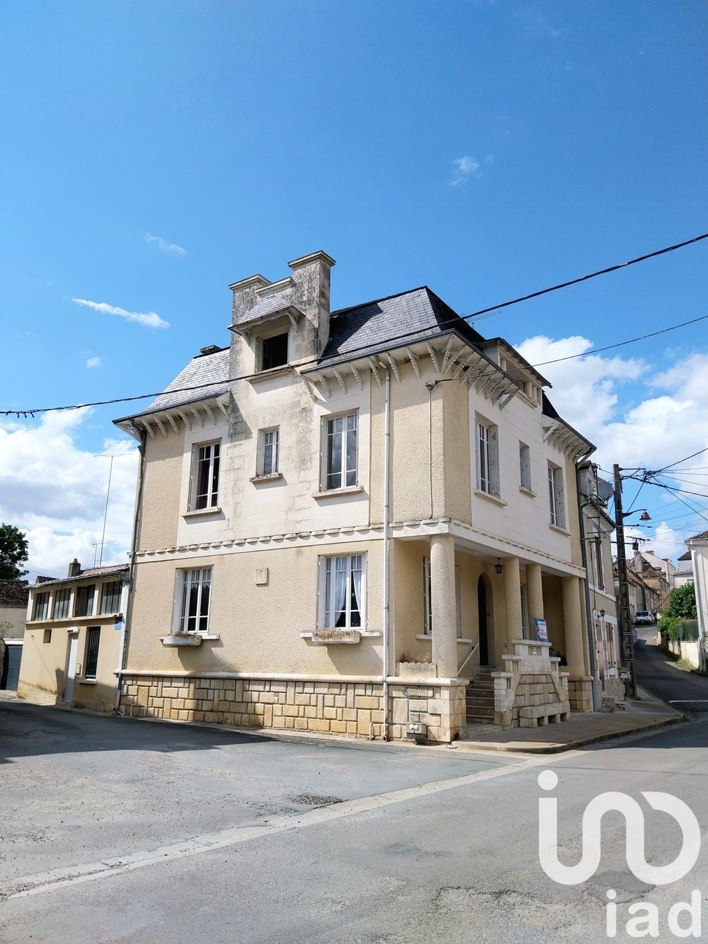 Achat maison à vendre 4 chambres 141 m² - Bélâbre