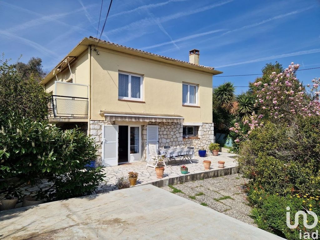 Achat maison à vendre 4 chambres 142 m² - Antibes