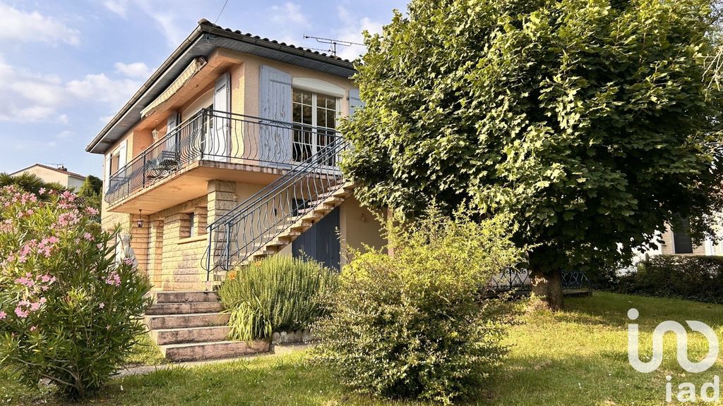 Achat maison à vendre 3 chambres 140 m² - Ruelle-sur-Touvre