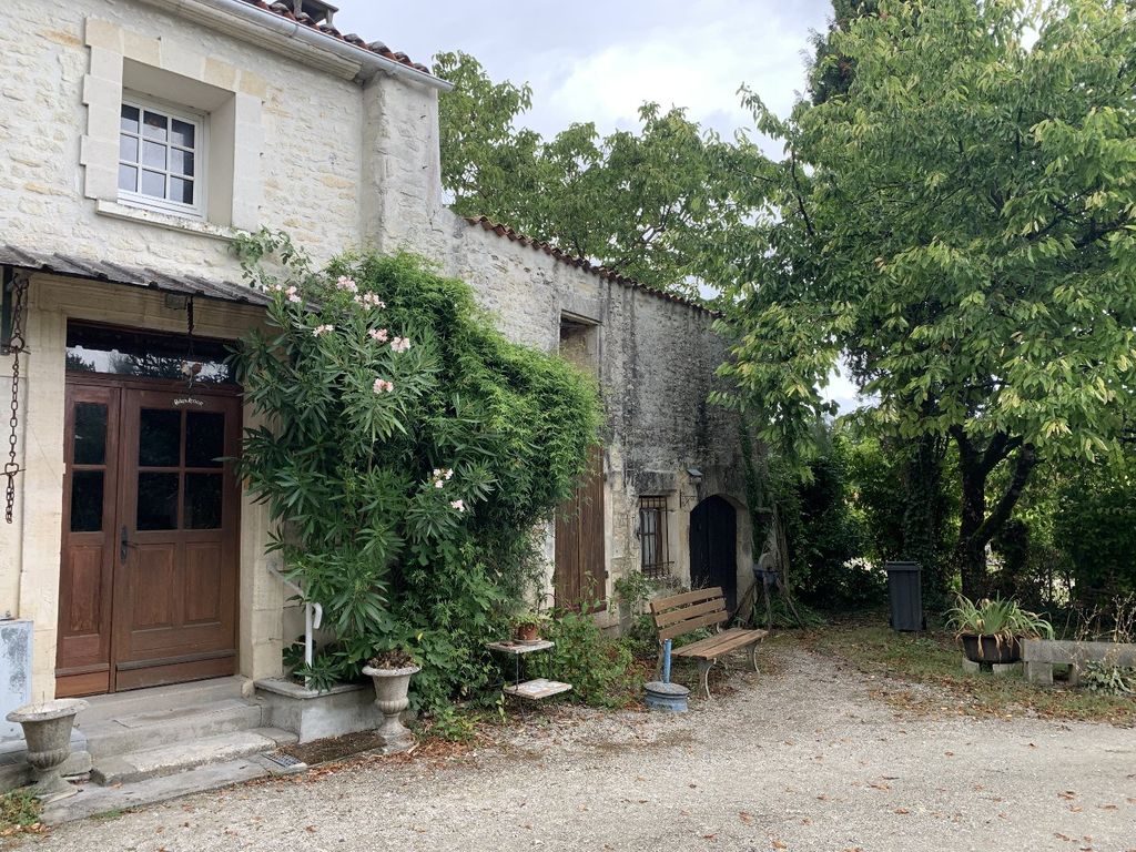 Achat maison à vendre 2 chambres 134 m² - Cognac