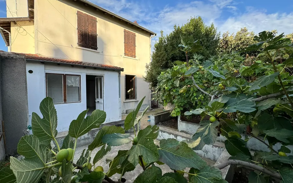 Achat maison à vendre 4 chambres 122 m² - Lyon 8ème arrondissement