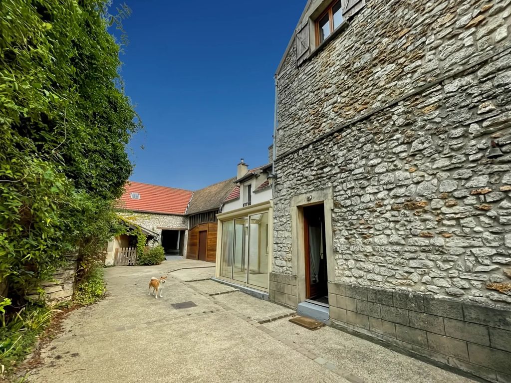 Achat maison à vendre 5 chambres 174 m² - Fontenay-Mauvoisin