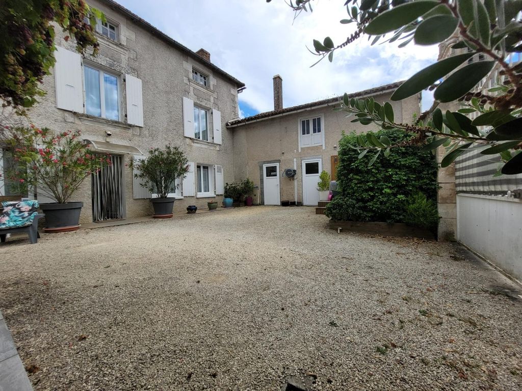 Achat maison à vendre 3 chambres 139 m² - Neuville-de-Poitou